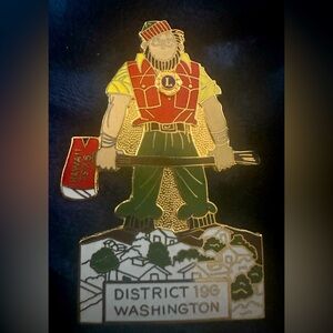 Vintage LIONS CLUB Brooch Pin Hawaii 1976 District 19G Washington Lumberjack